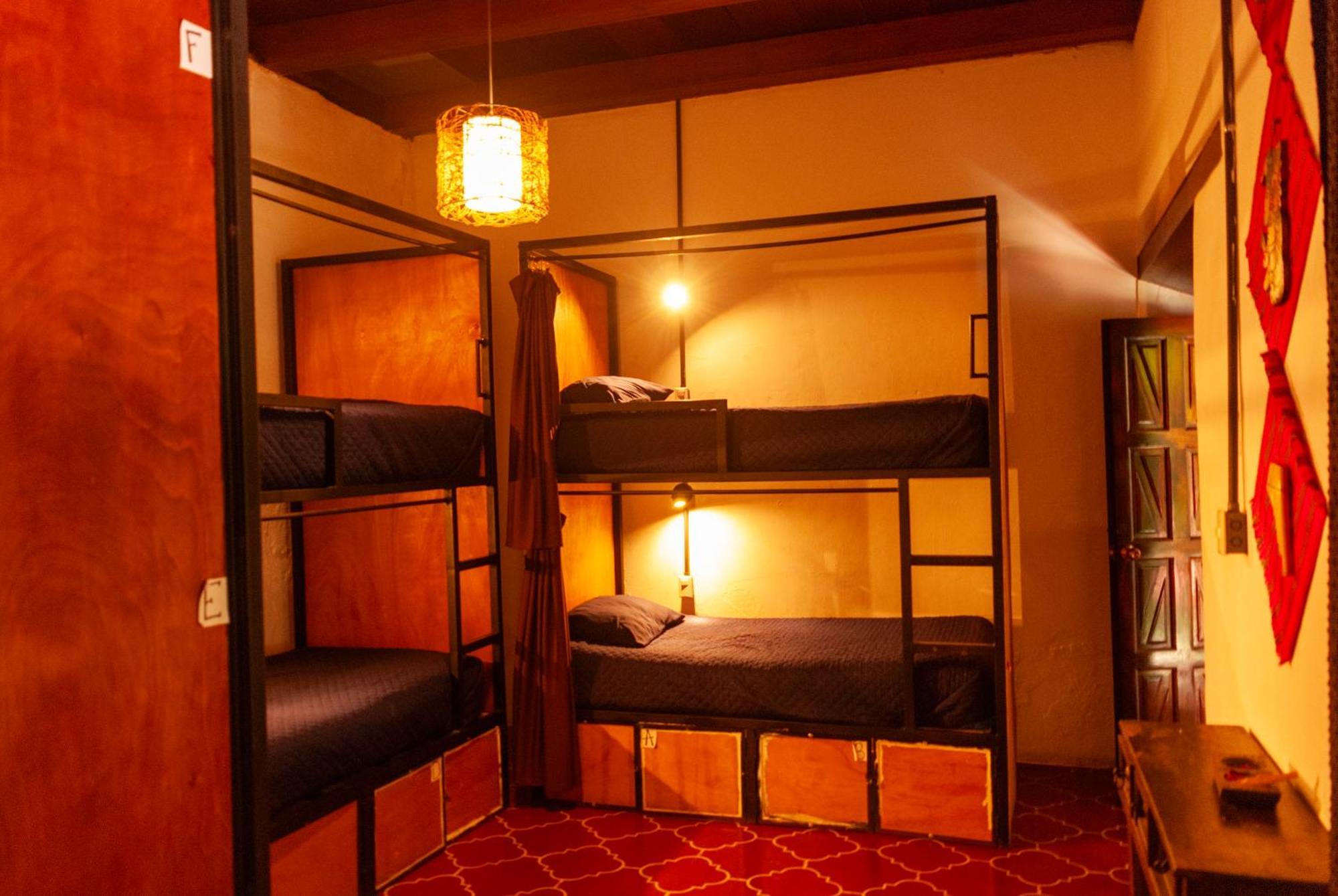 Tzunun Hostel Antigua Buitenkant foto
