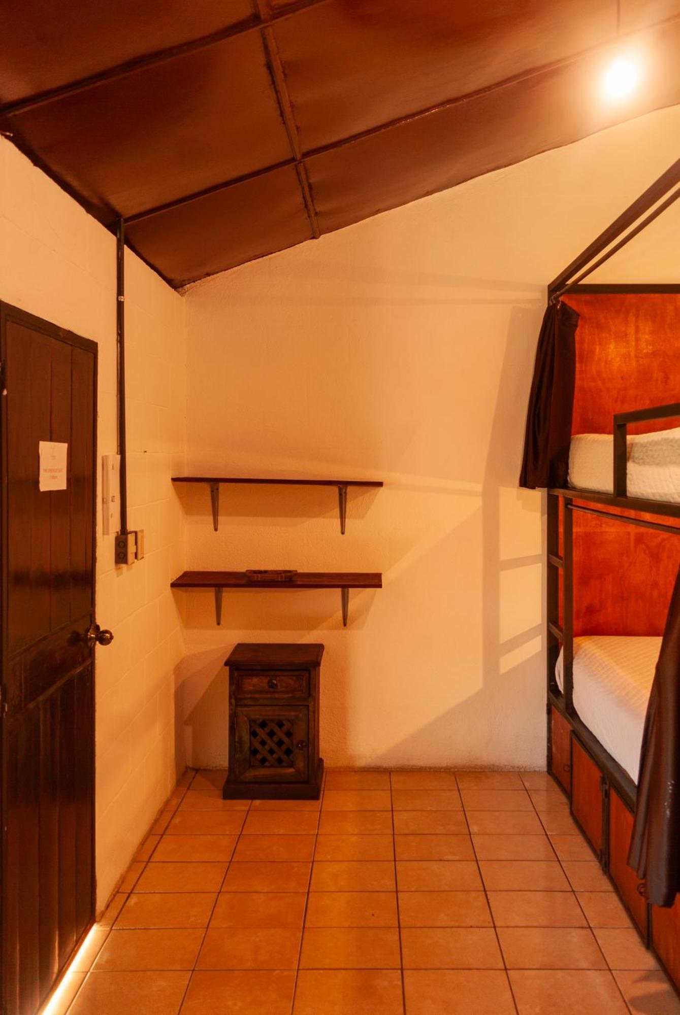 Tzunun Hostel Antigua Buitenkant foto