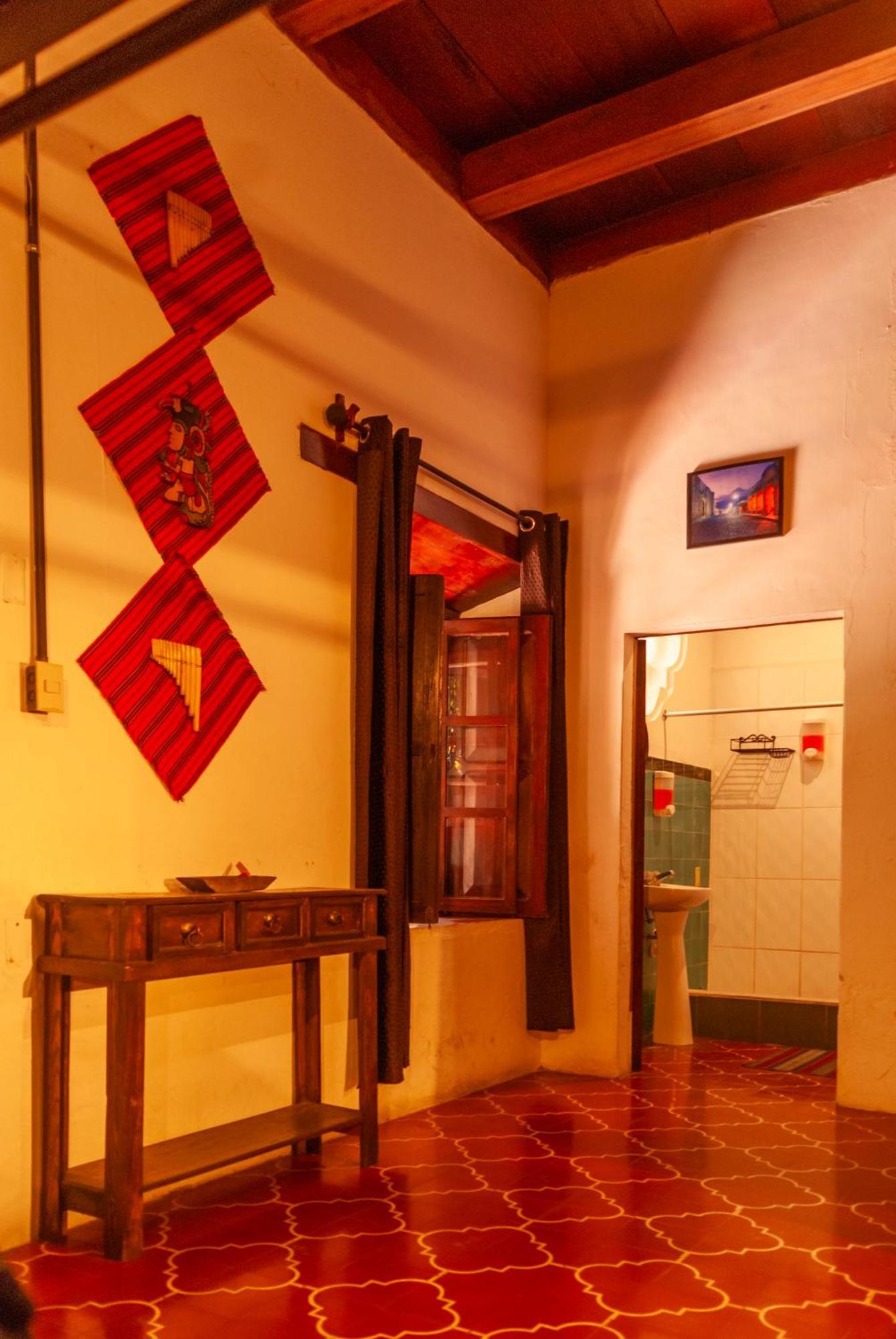 Tzunun Hostel Antigua Buitenkant foto