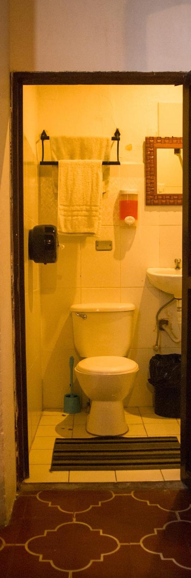 Tzunun Hostel Antigua Buitenkant foto