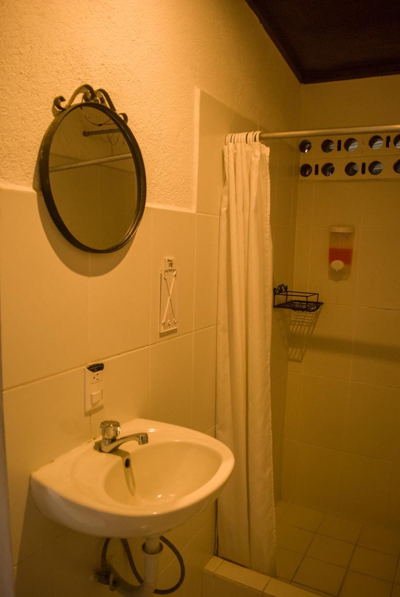 Tzunun Hostel Antigua Buitenkant foto
