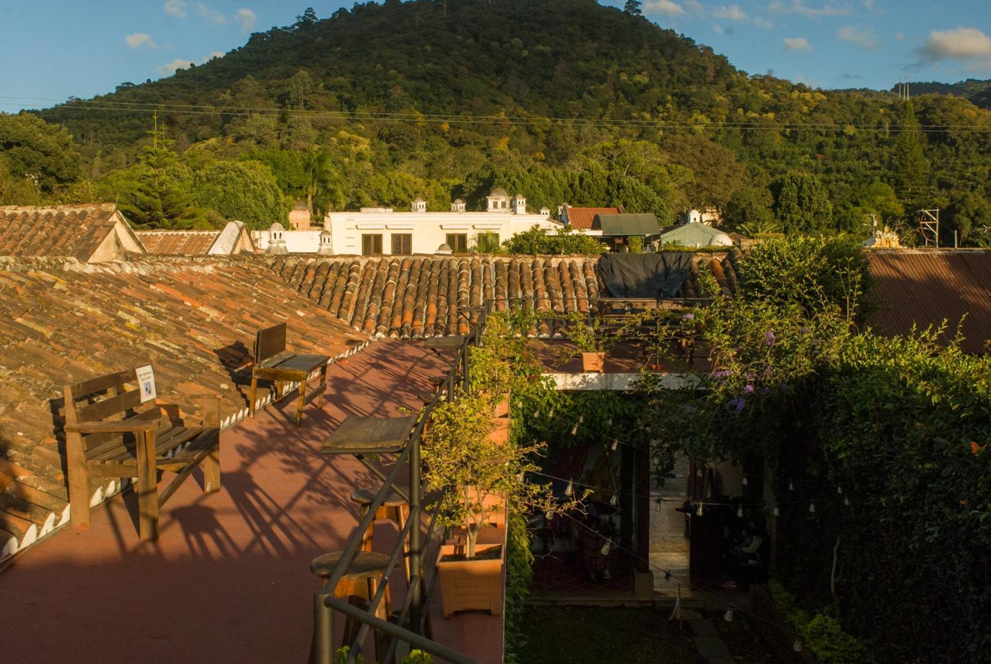 Tzunun Hostel Antigua Buitenkant foto