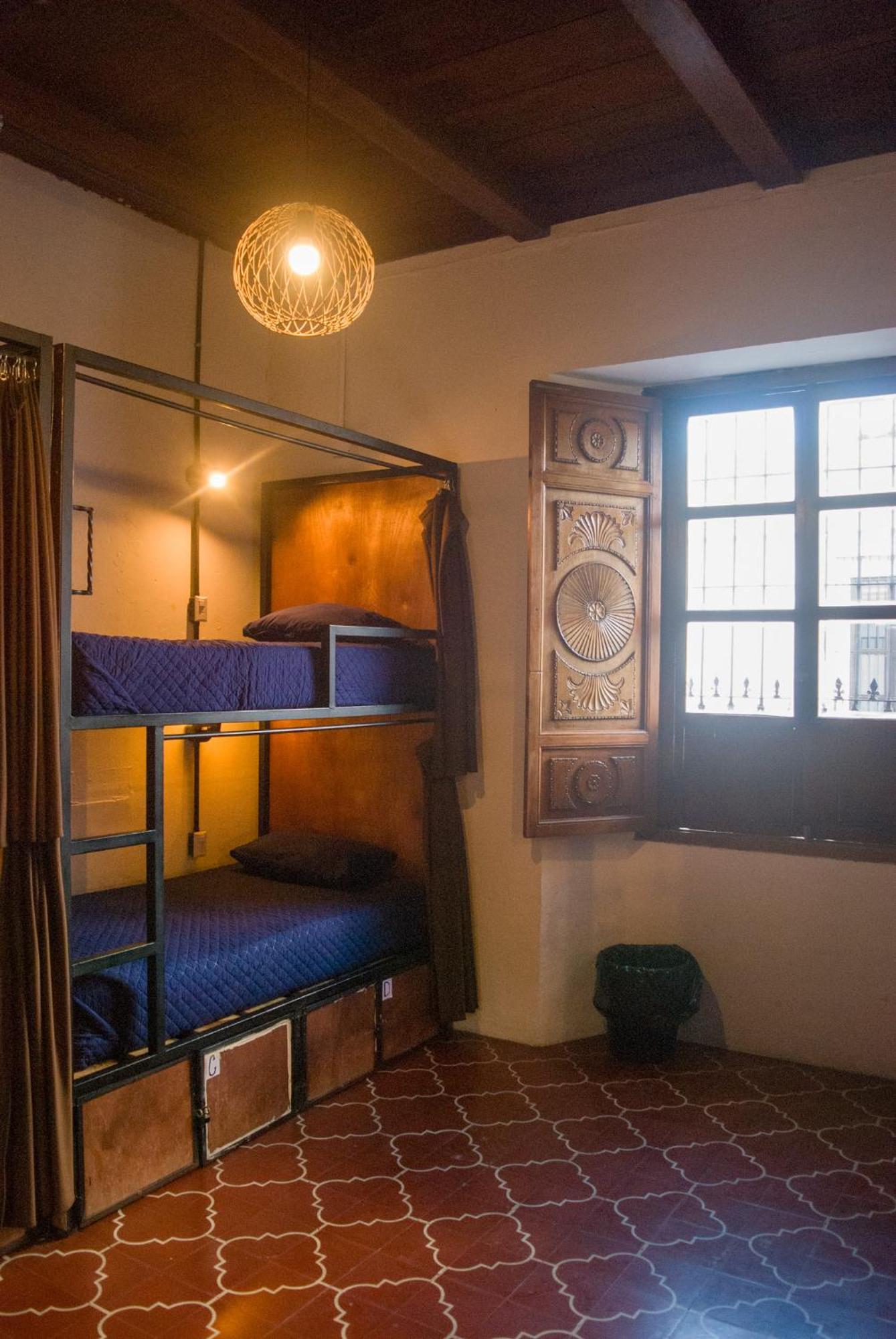 Tzunun Hostel Antigua Buitenkant foto