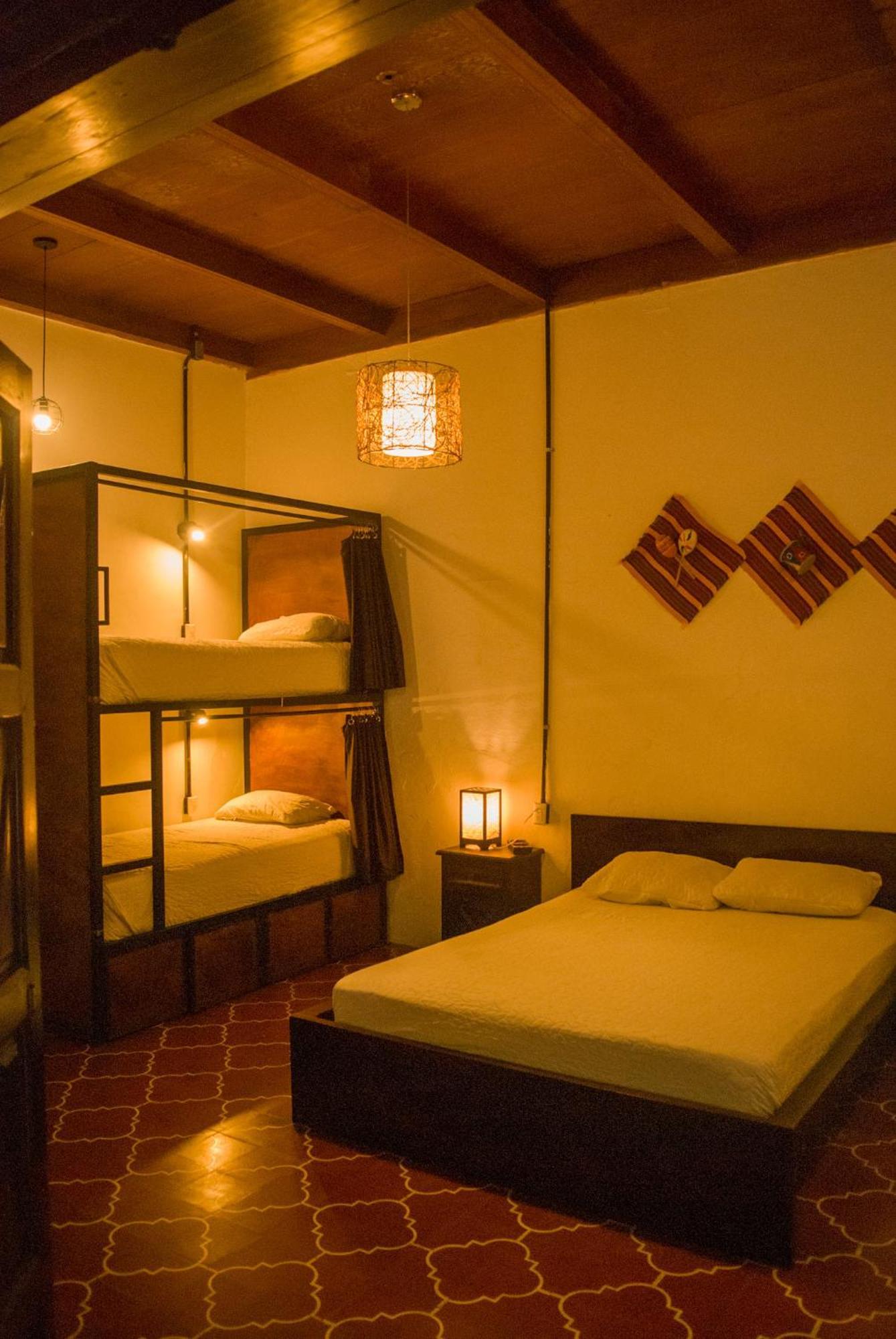 Tzunun Hostel Antigua Buitenkant foto