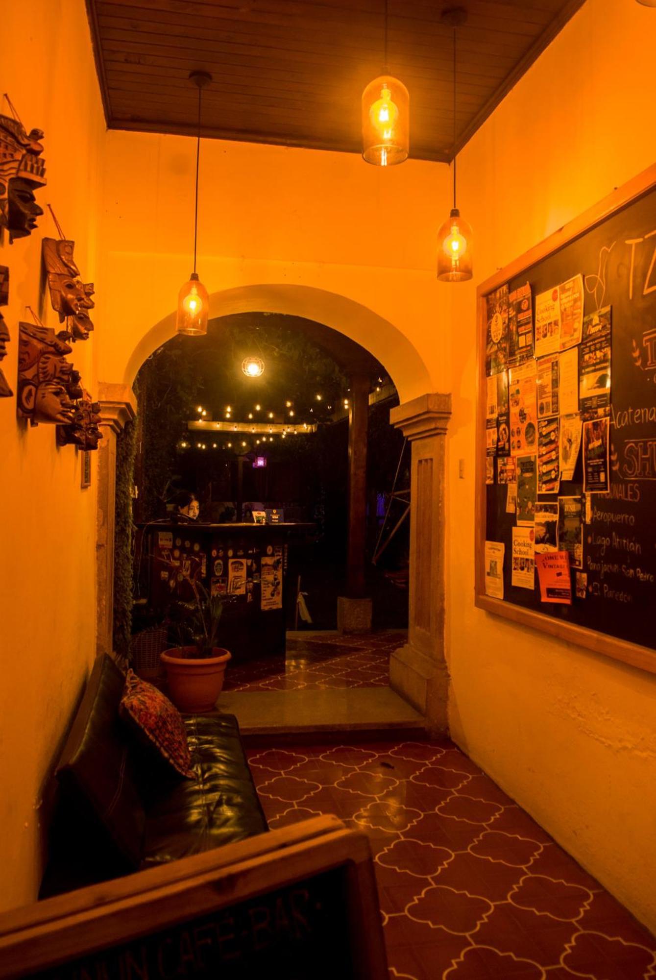 Tzunun Hostel Antigua Buitenkant foto