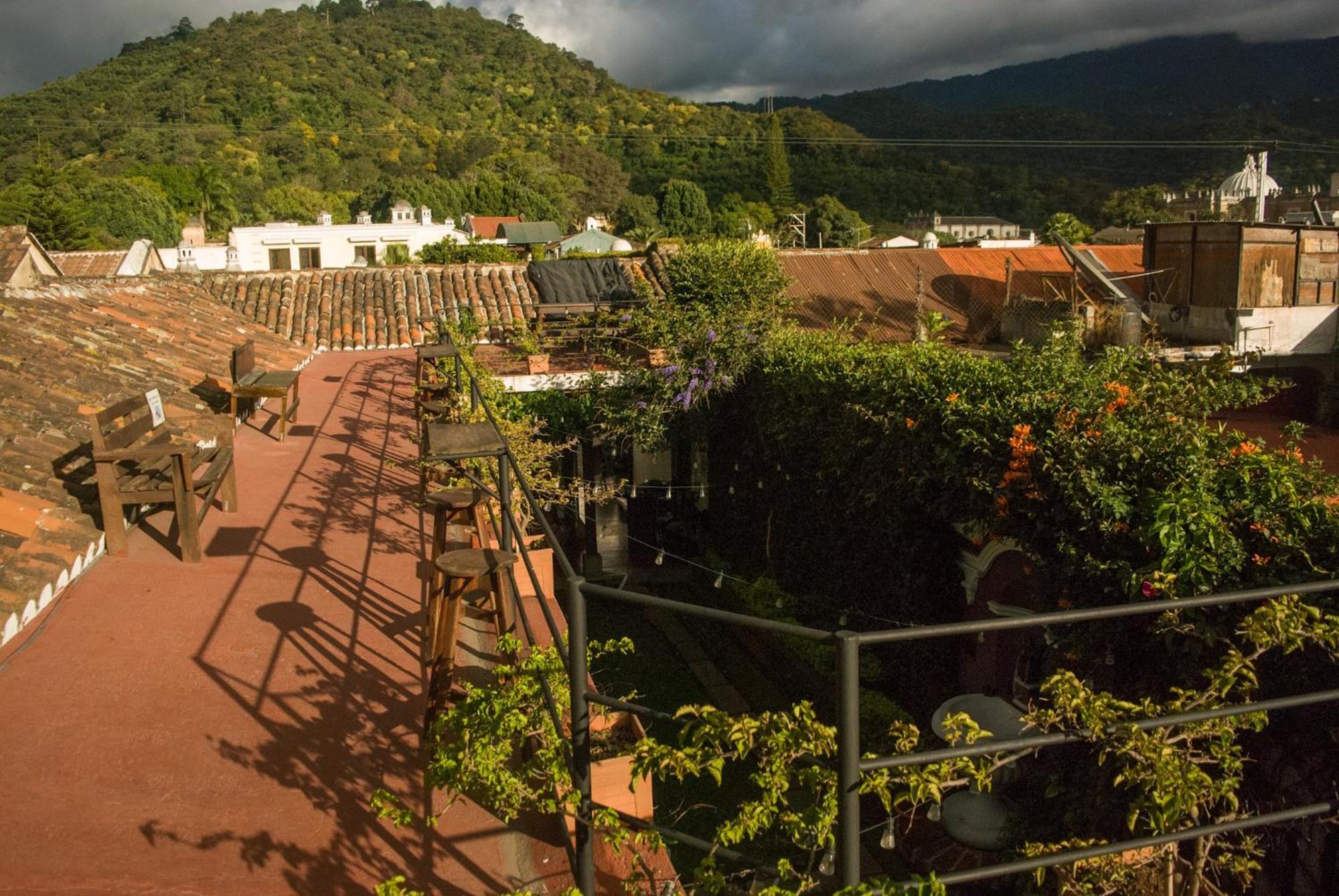Tzunun Hostel Antigua Buitenkant foto