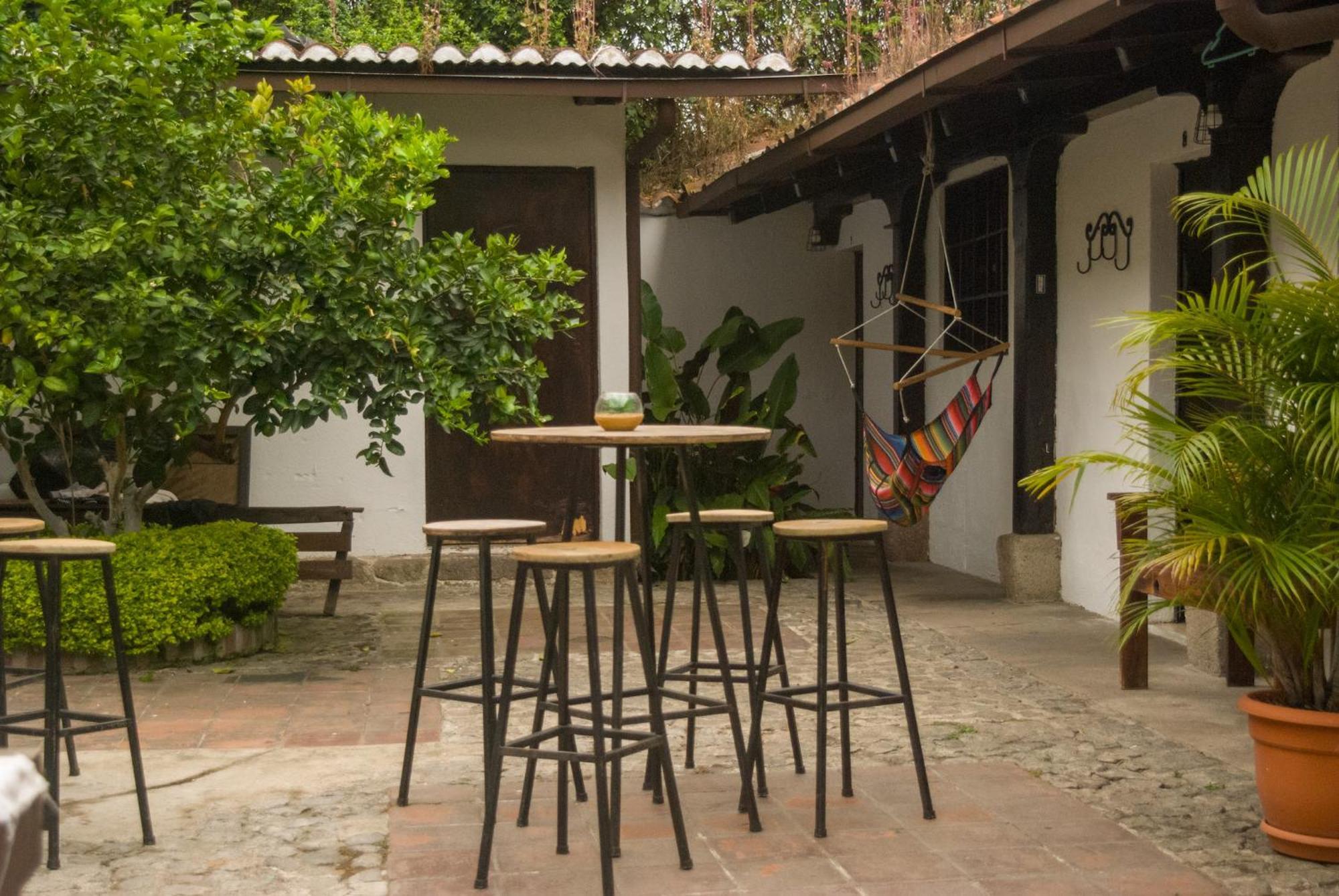 Tzunun Hostel Antigua Buitenkant foto