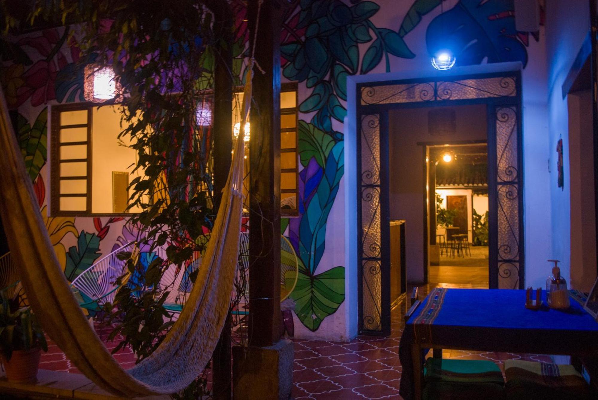 Tzunun Hostel Antigua Buitenkant foto