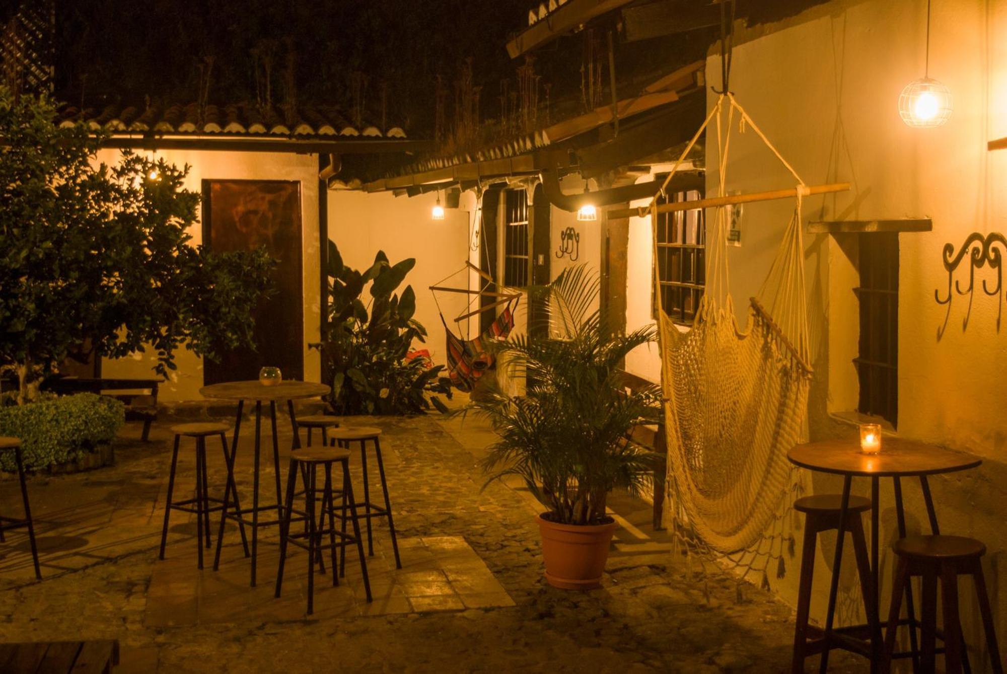 Tzunun Hostel Antigua Buitenkant foto